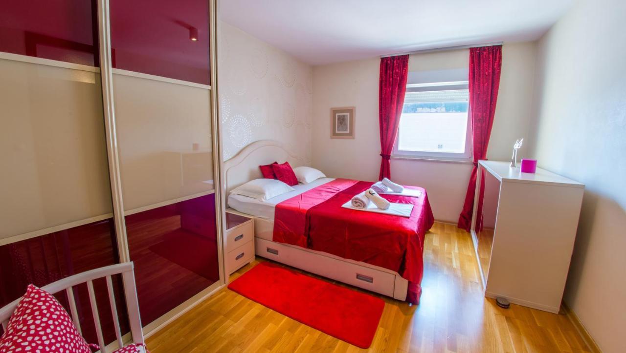 Apartment R Luxor With Parking Garage Mostar Bagian luar foto
