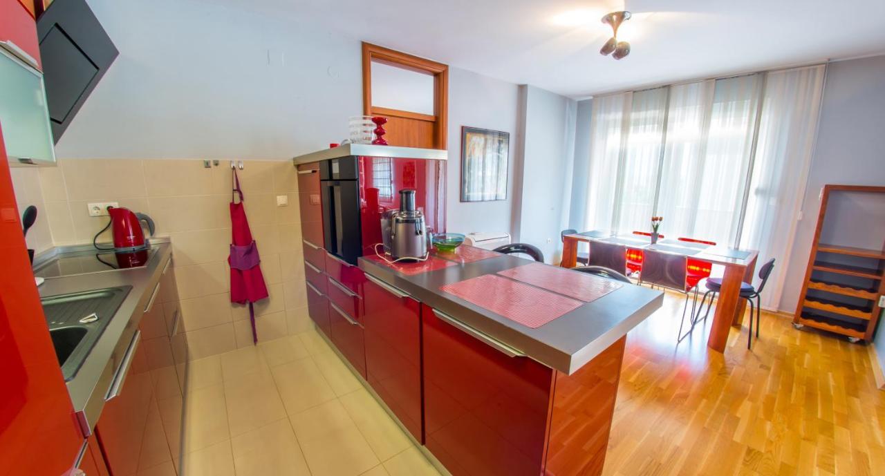 Apartment R Luxor With Parking Garage Mostar Bagian luar foto